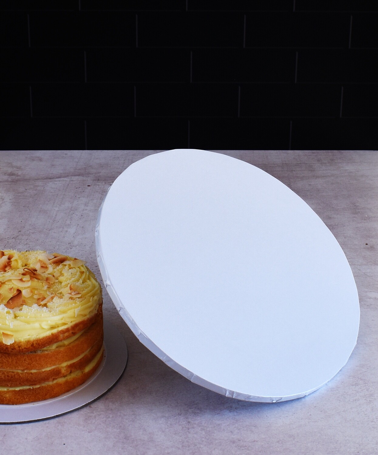 Cake Board Embossed White Round 12" Thick (ea)