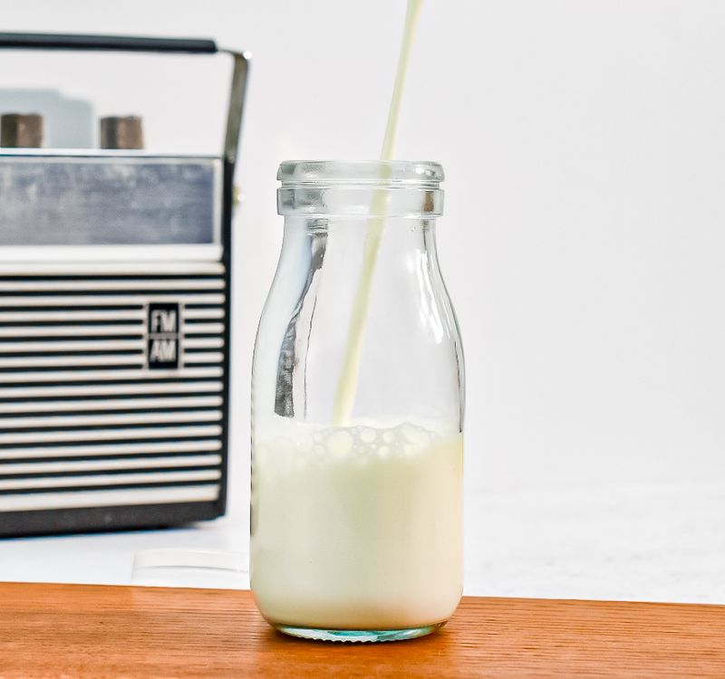 Glass Bottle With Plastic Snap on Lid 12x4cm 200ml