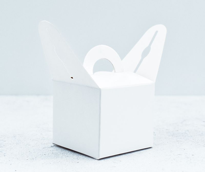 Novelty Box 65x65x60mm White (ea)