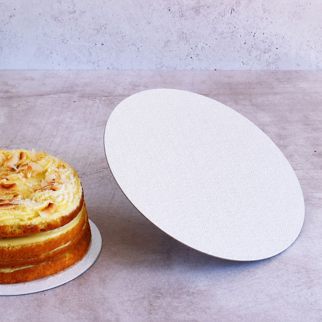 Cake Board Embossed White Round 11" Thin (ea)