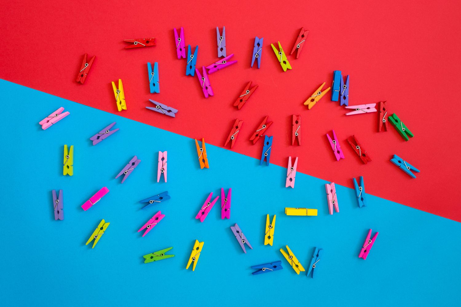 Wooden Pegs 3cm Multicolour (Qty 20)