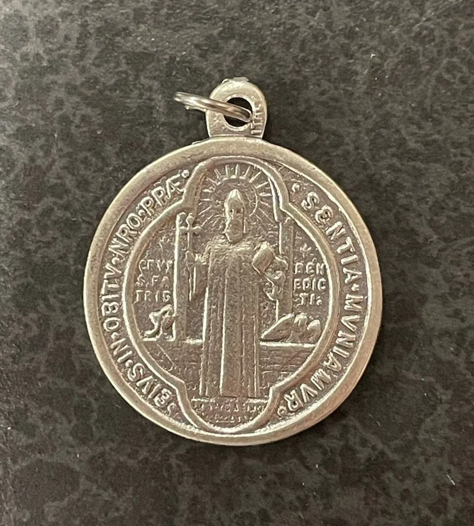 Benedict Medal 1" Round