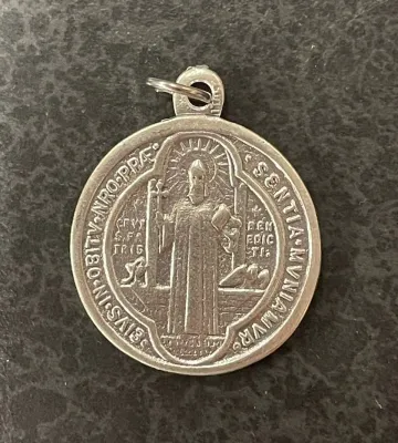 Benedict Medal 1" Round