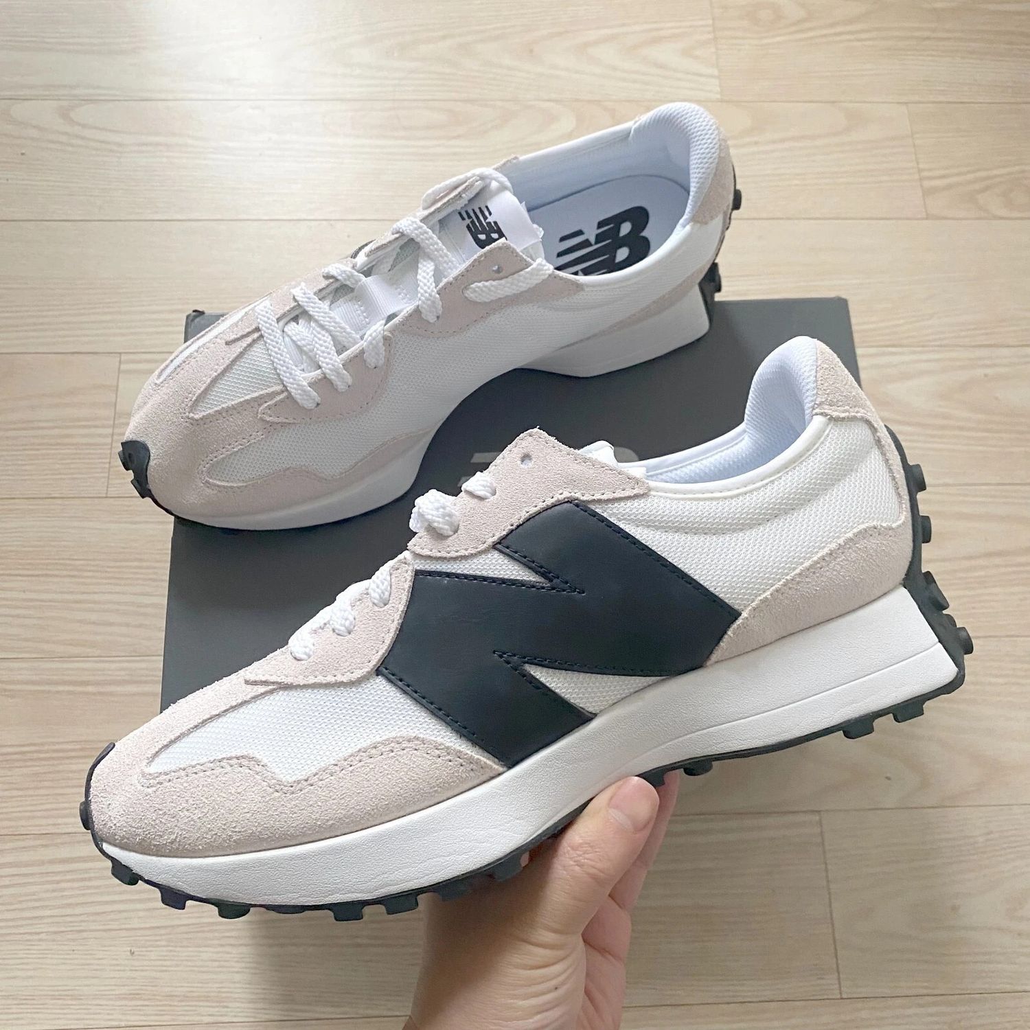 New Balance 327 White Black Womens