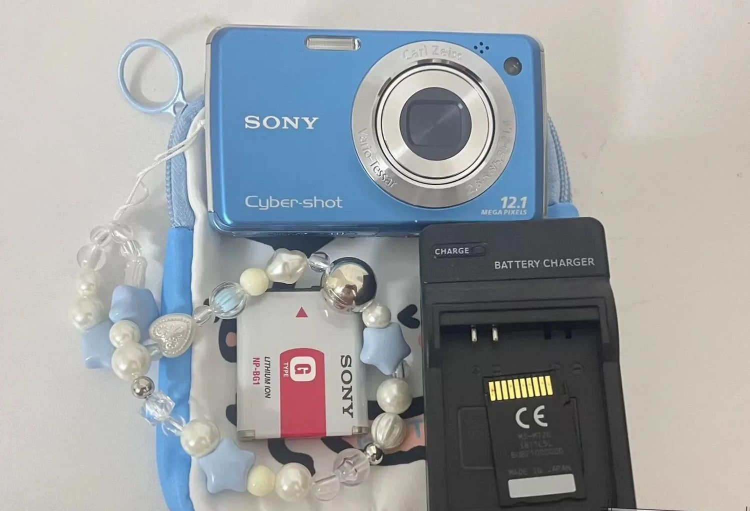 SONY Cyber-Shot DSC-W220 Digital Camera 12.1 MP 4X Optical Zoom English. Excellent Condition!!!