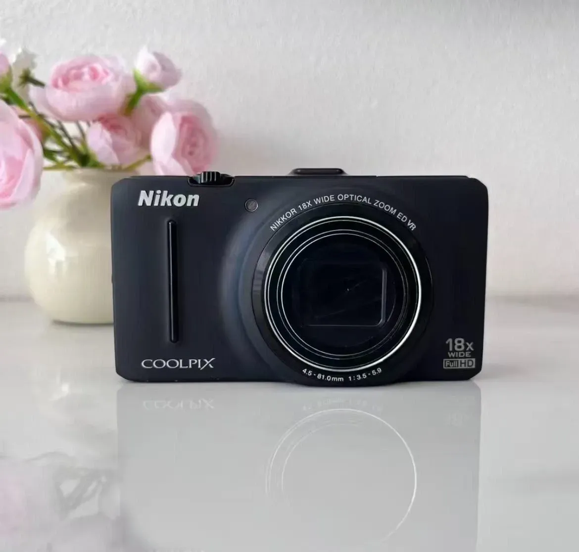 Nikon COOLPIX S9300 16.0MP Digital Camera 18x Optica Zoom Black English. Excellent Condition!!!