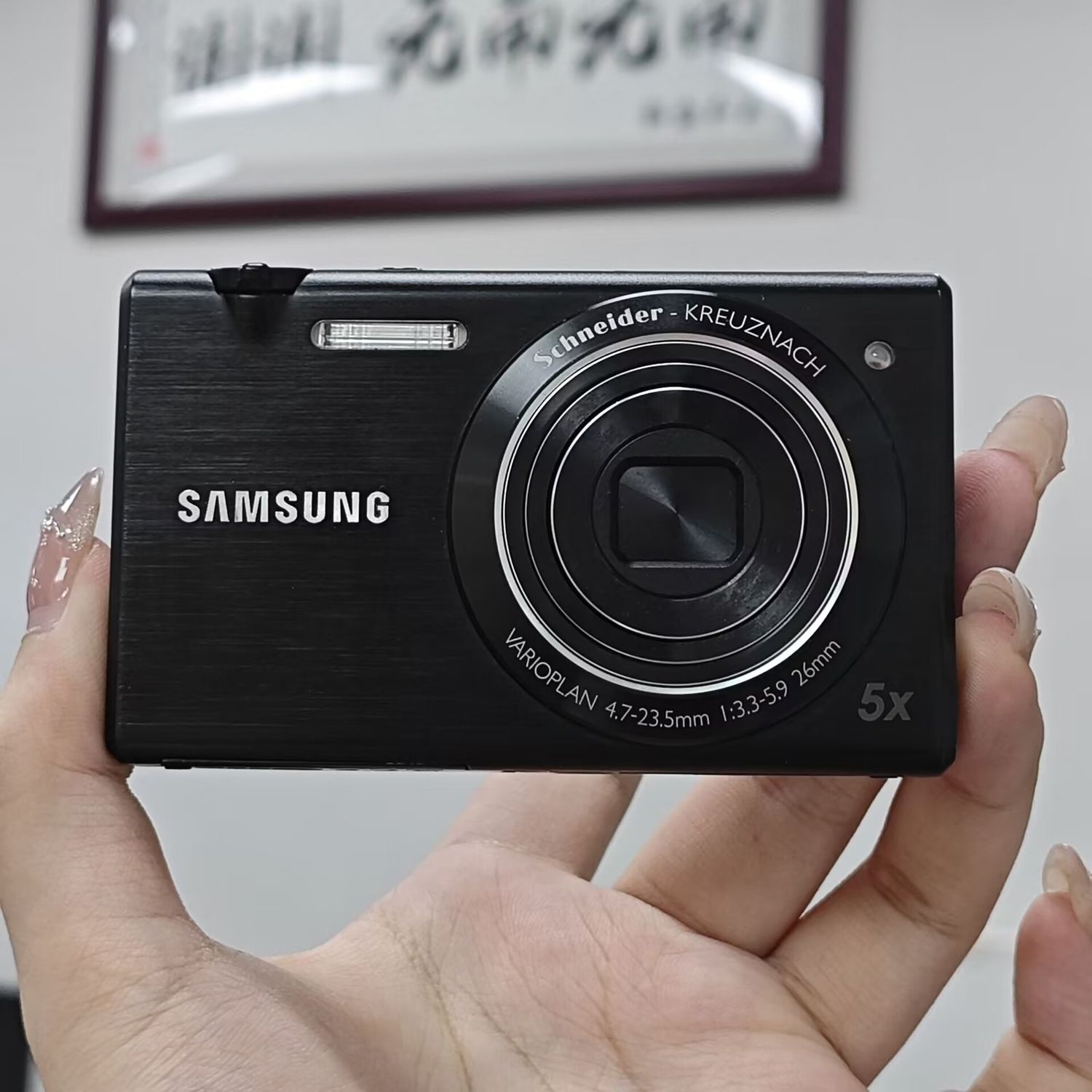 Samsung MV800 Digital Camera 5X Optical Zoom Selfie Flip-out Vlog 16.1MP.