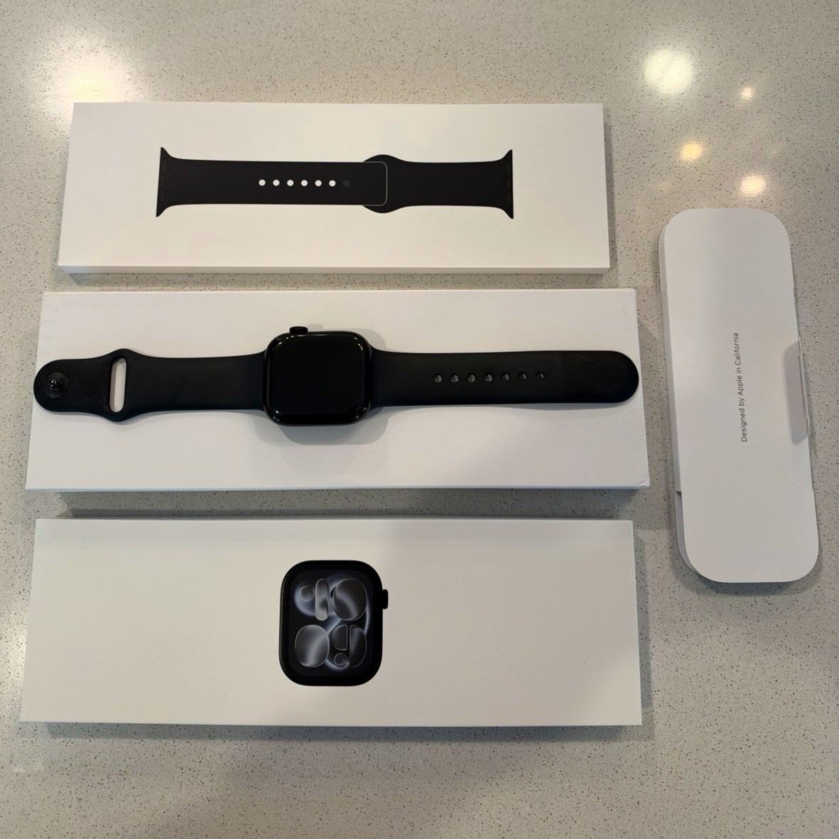 Apple Watch Series 11 42mm Black Aluminum Case Cellular/GPS + Original Box - Excellent Condition.