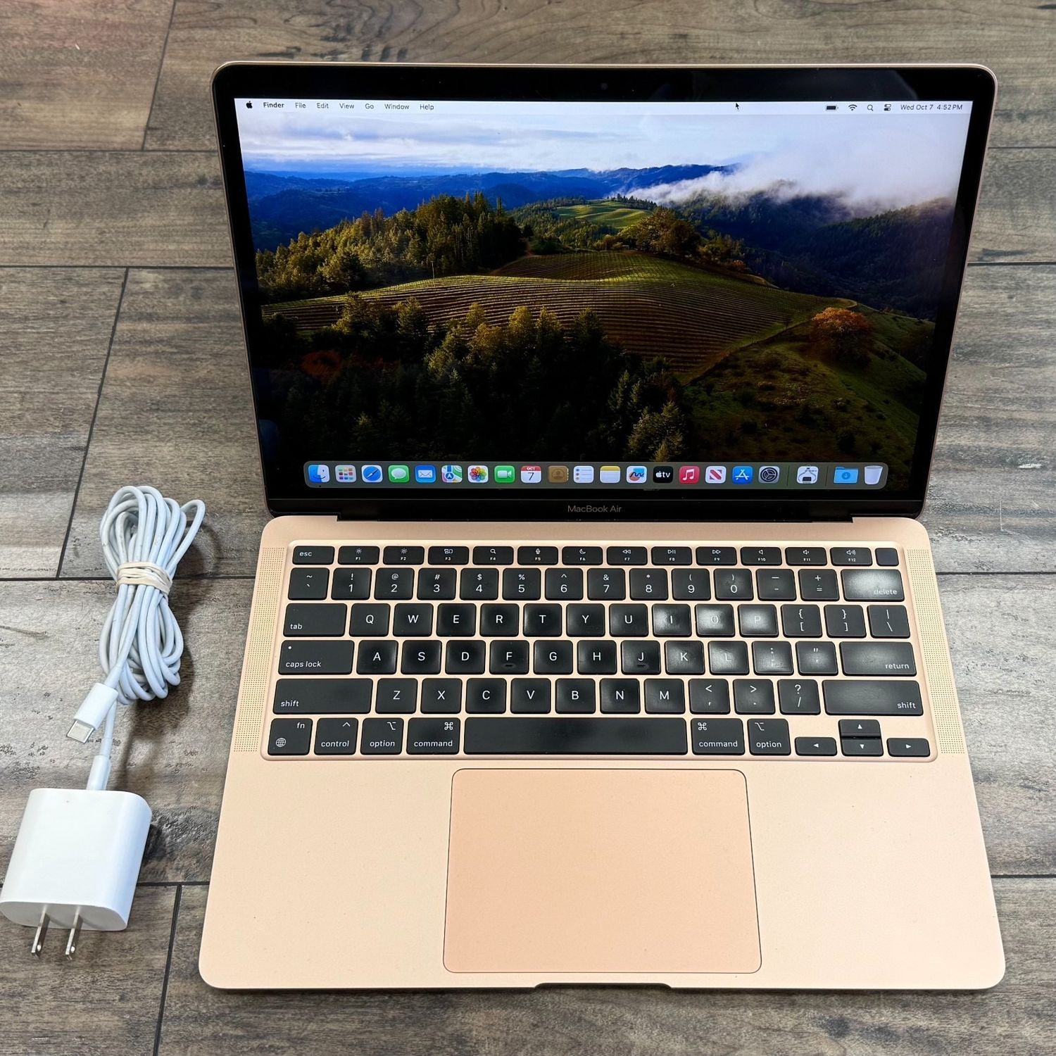 2020 Apple MacBook Air 13.3" M1 CPU, 256GB SSD , 16GB RAM Laptop - Gold.