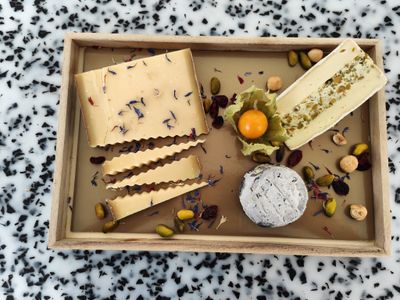 Plateau charcuterie / fromages / apéritifs