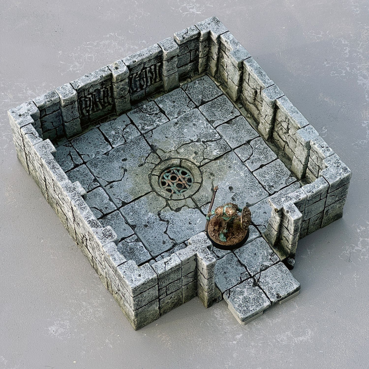 Necrosian Crypt Chamber - Small Well