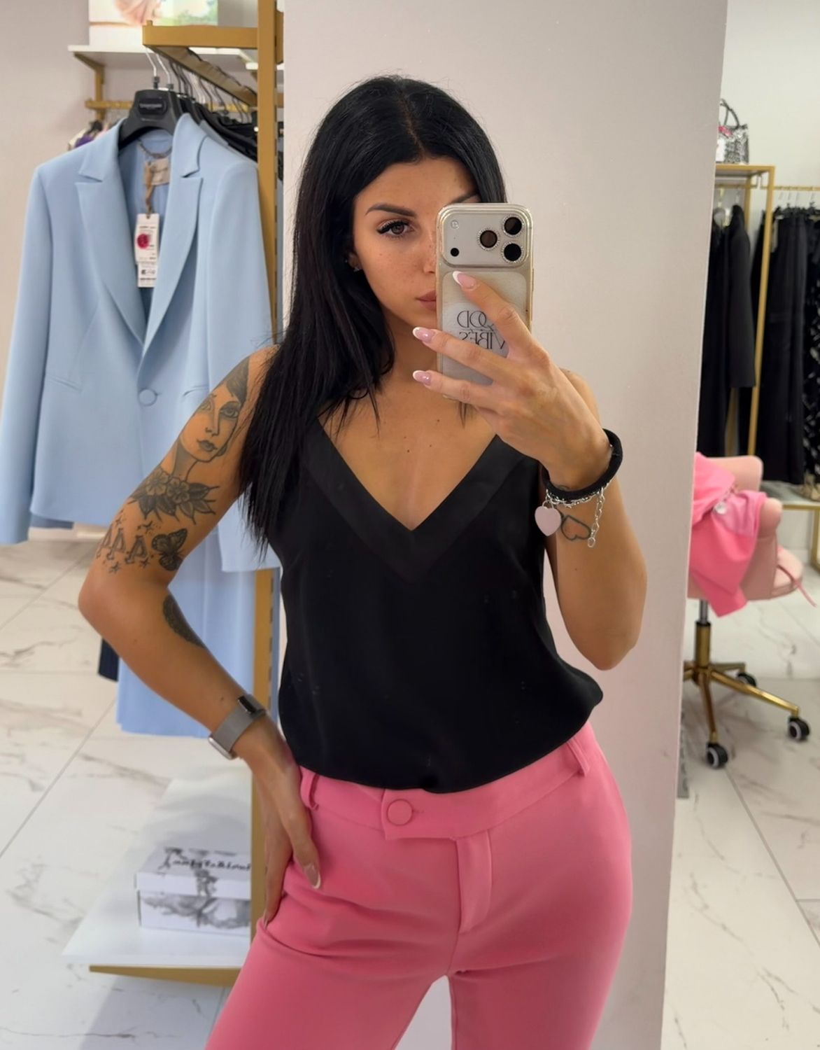 Maglia nera scollo a V,Mimimuà.
