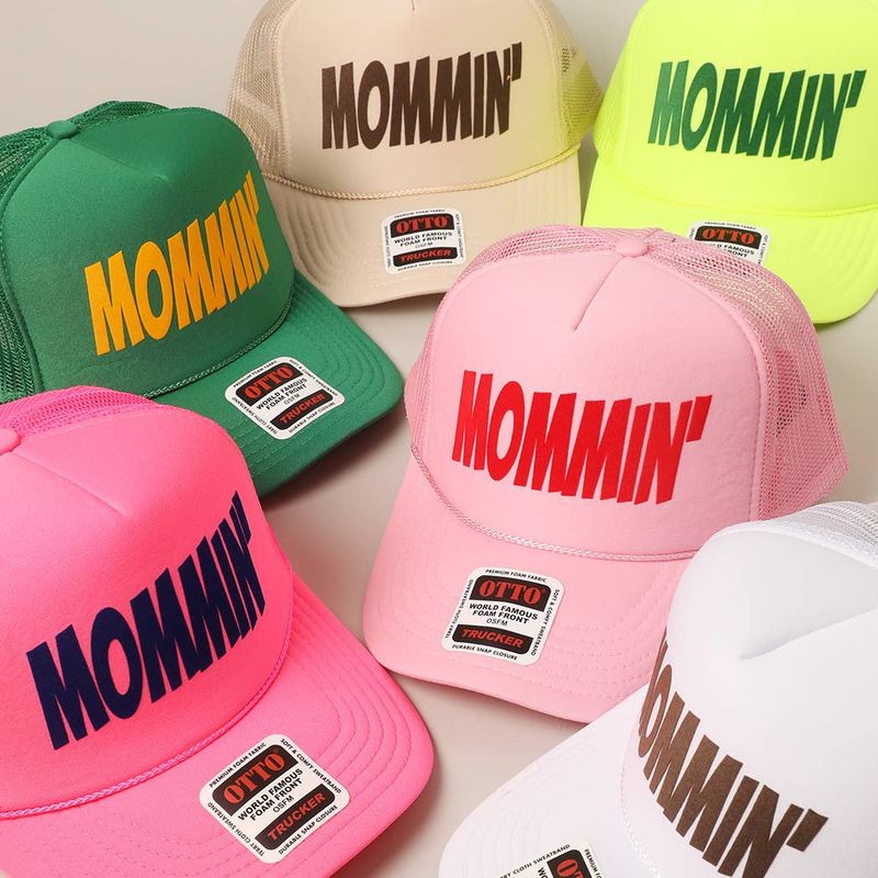 MOMMIN' Text Logo Printed Mesh Back Trucker Hat