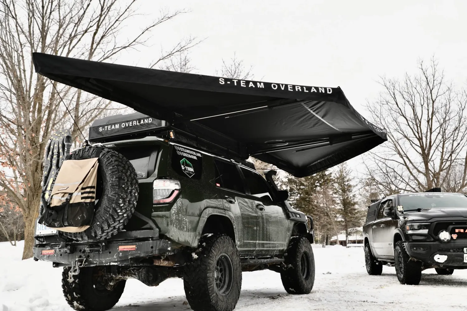 Auvent S-TEAM Overland THE BAT WING - Auvent autoportant 180 ̊ couleur noir