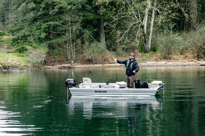 Jon Boat sur l'eau