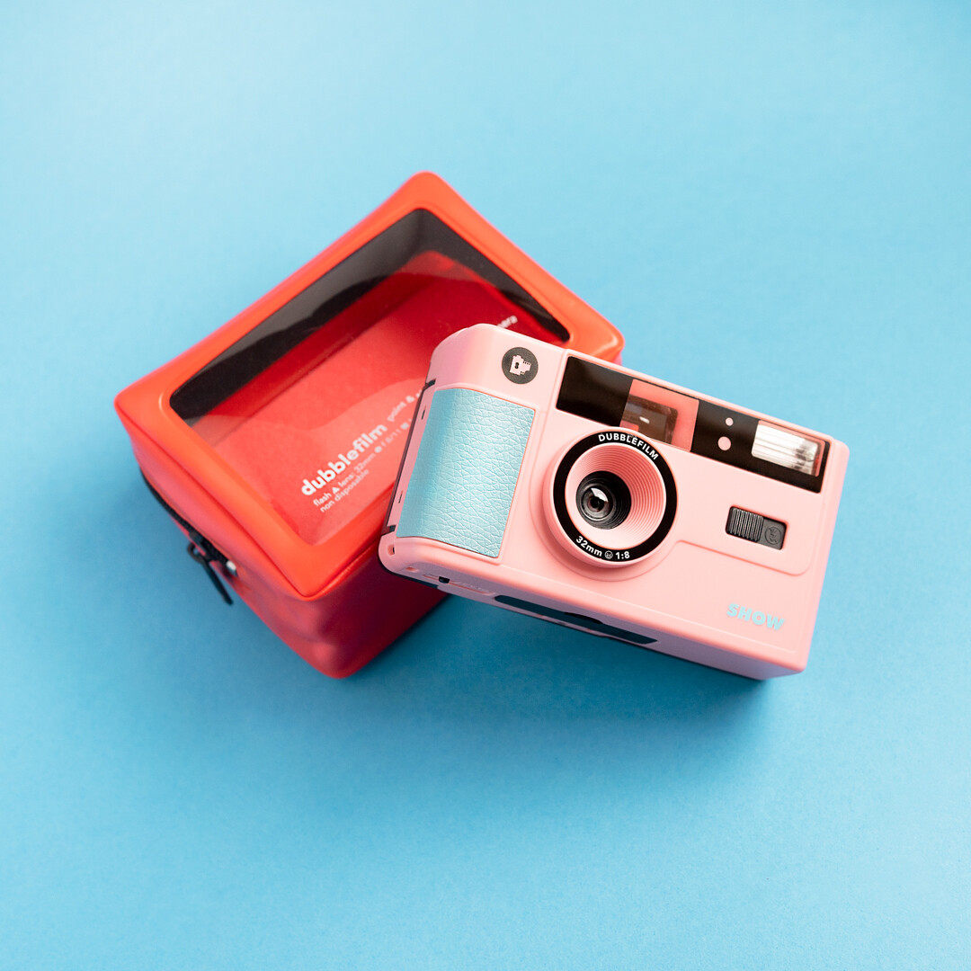 SHOW 35mm Reusable Camera w/ Flash - PINK