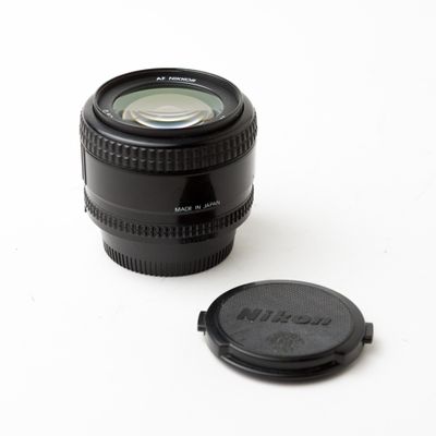 Nikon AF Nikkor 28mm f/2.8