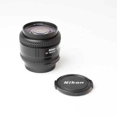 Nikon AF Nikkor 28mm f/2.8
