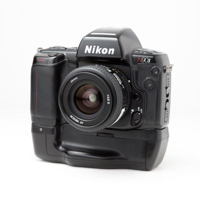 Nikon N90S w/ 28mm f/2.8 lens
