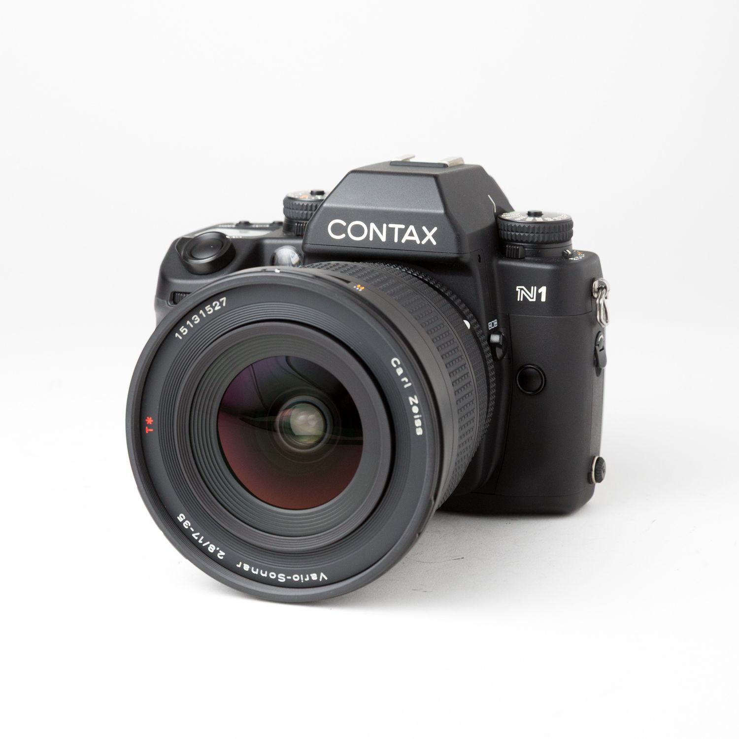 Contax N1 w/ Zeiss Vario-Sonnar 17-35mm f/2.8 lens