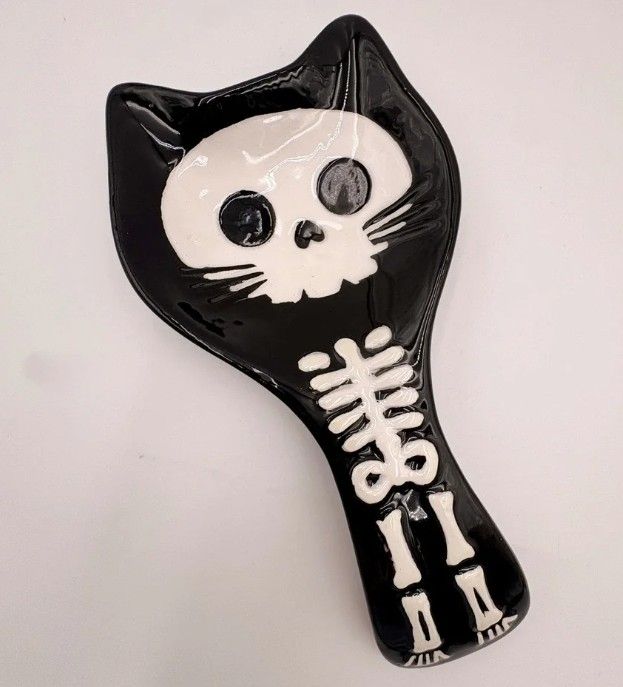 Skull Catspoon Rest