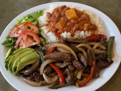 Fajitas de res con pimientos