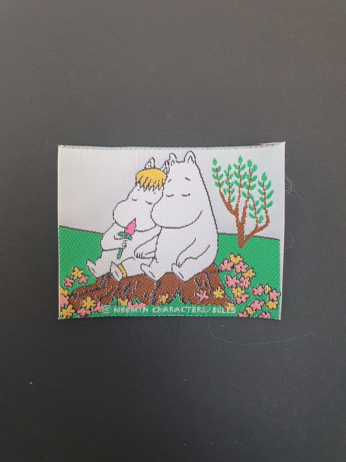 Naszywka Muminek i Migotka na pieńku '90