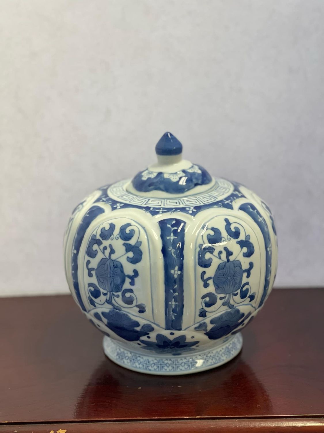 Chinese Blue &amp; White Porcelain Ginger Jar W/Lid 9"H