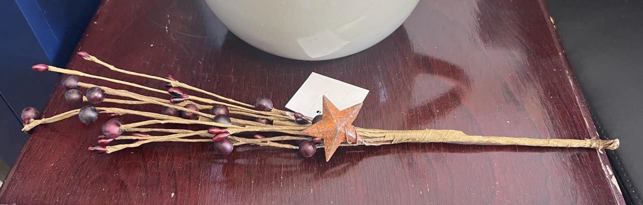 Rusty Star And Pip Berry Spray