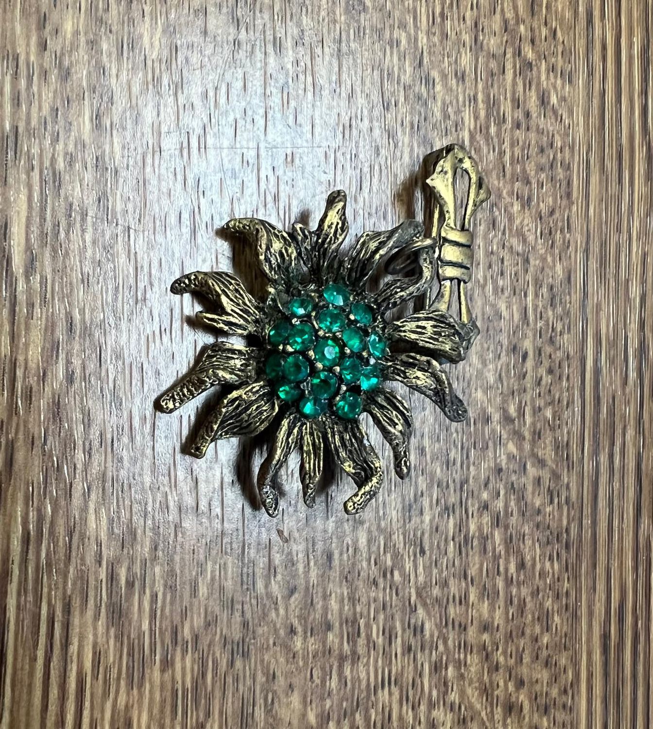 Vintage Costume Green Rhinetone Brooch