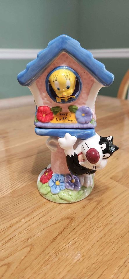 Sylvester and Tweety Stackable Salt and Pepper (2002)