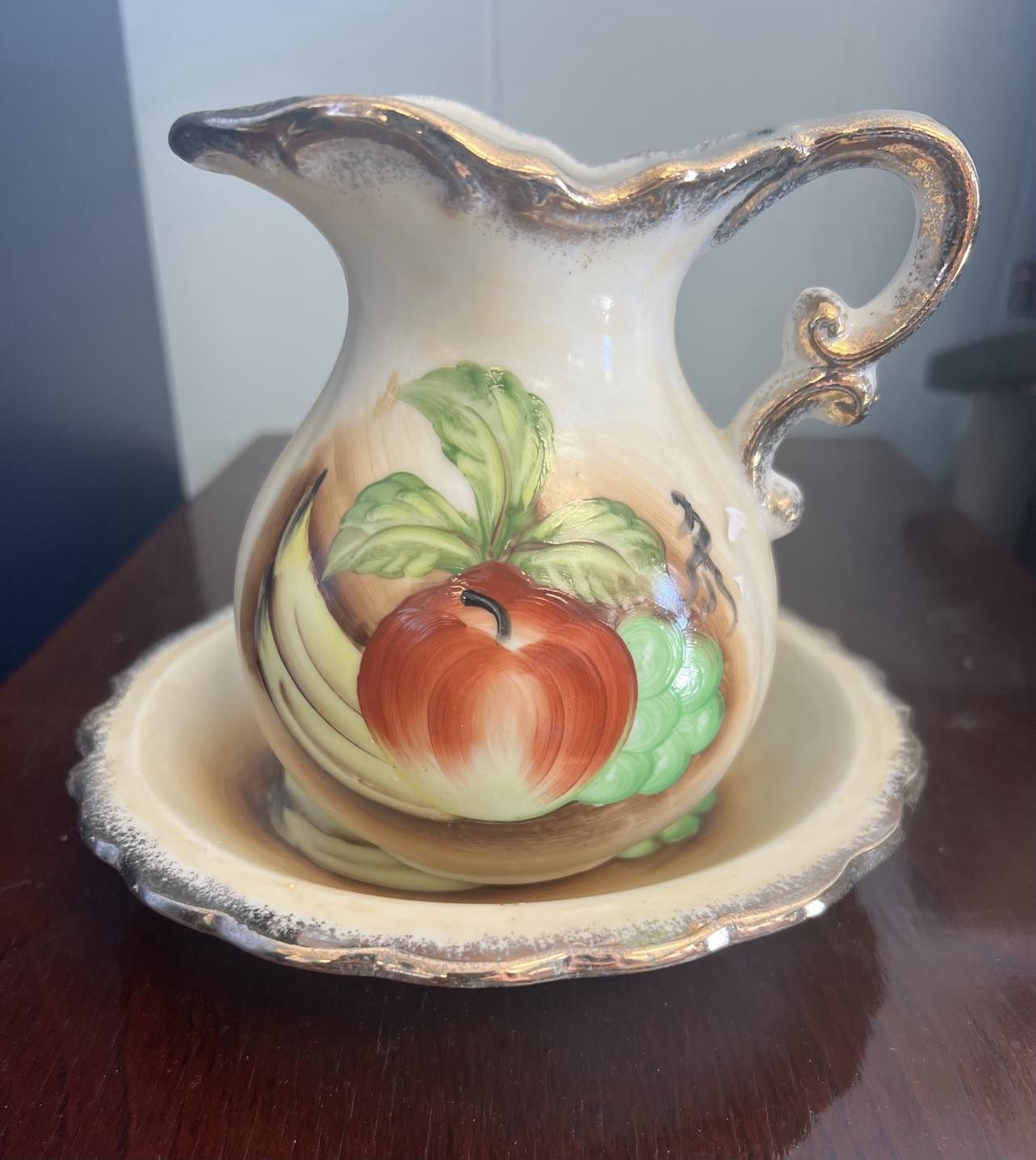 Vintage Mini Pitcher &amp; Basin w/ Apple art