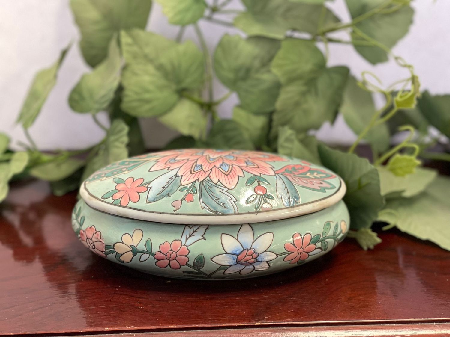 Vintage Chinese Porcelain Trinket Box