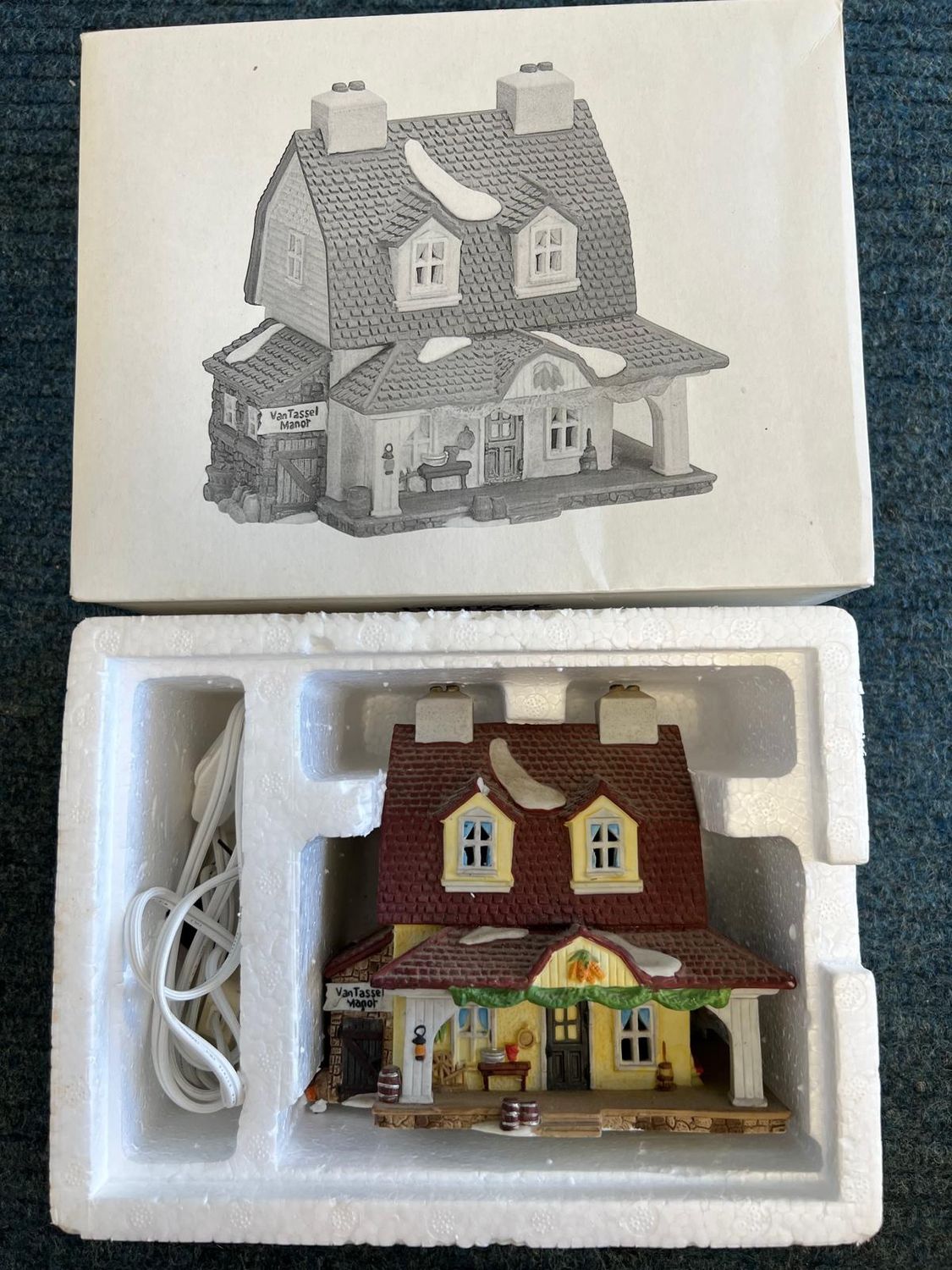 Dept. 56 Van Tassel Manor New England Village (small chip on left side gable window), no bulb