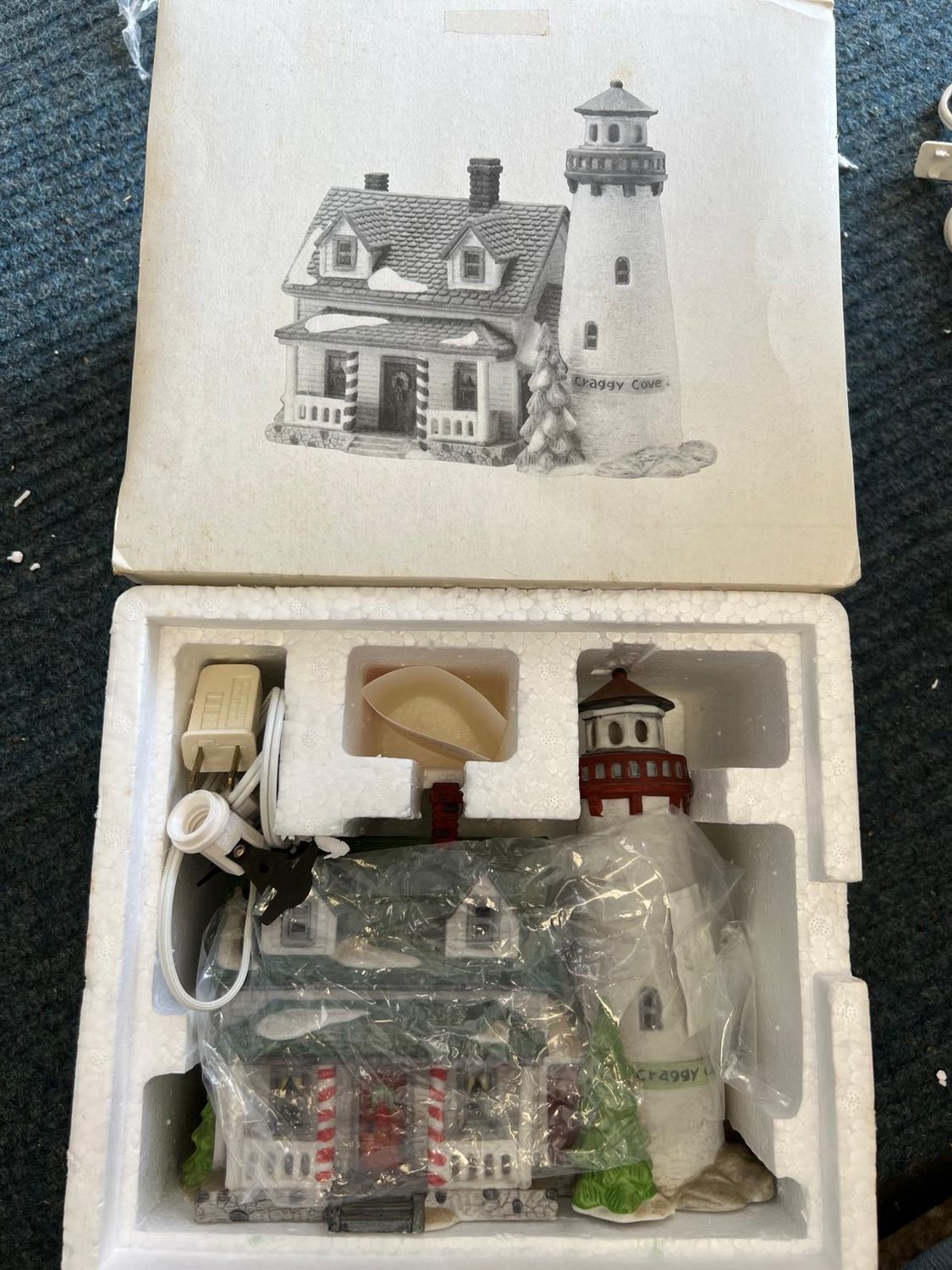 DEPT 56 NEW ENGLAND VILLAGE CRAGGY COVE LIGHTHOUSE (no bulb)