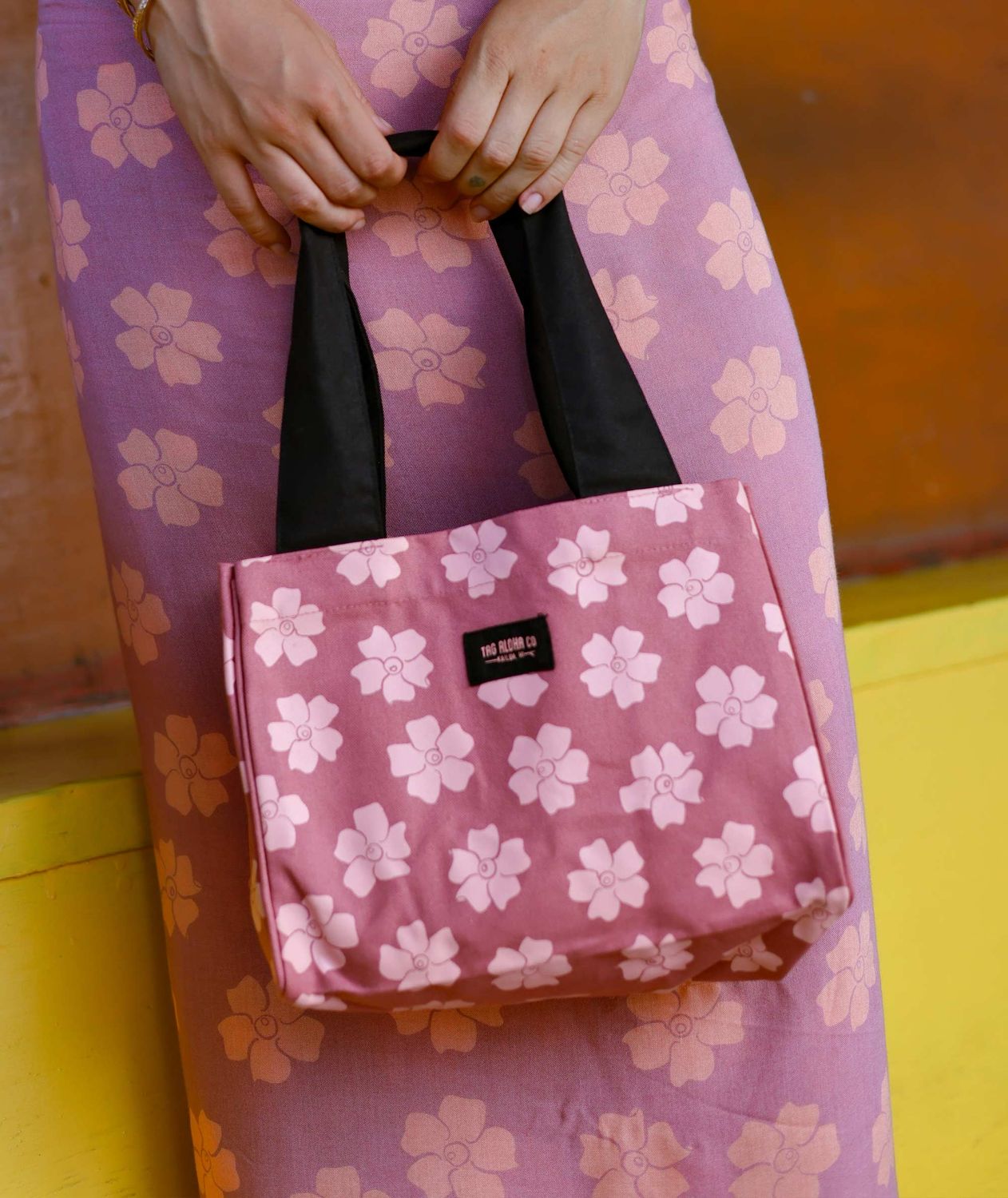 Tag Aloha Co. Puakenikeni Rose - Organic Mini Bag, Size: 67 x 43 in