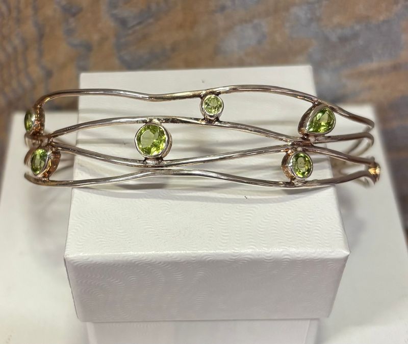 SS0371-Designer Bracelet : Peridot