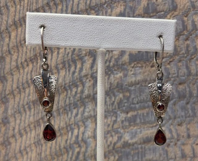 SS0350-Designer Earrings : Garnet