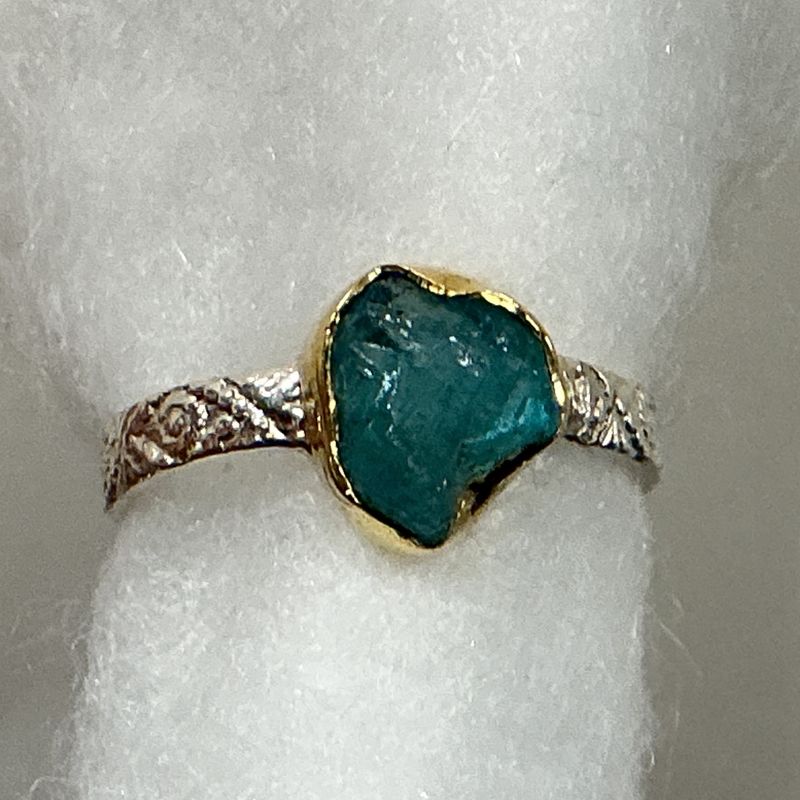 SS0151-Designer Ring : Apatite
