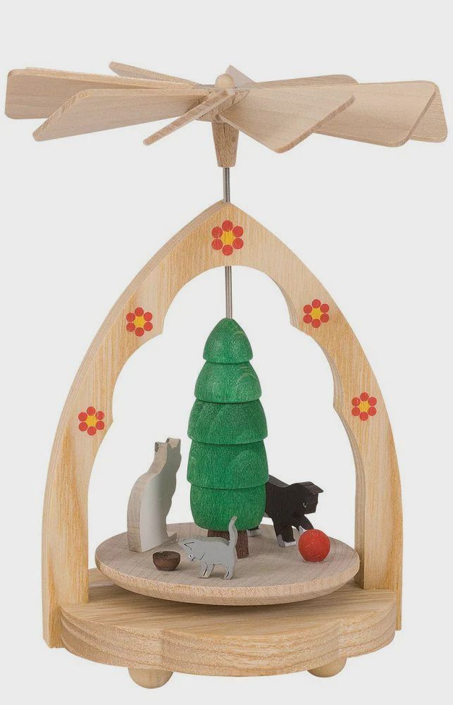 AT0331-Pyramid : Cats 4.25 in H