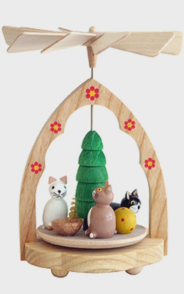 AT0324-Pyramid : Cats