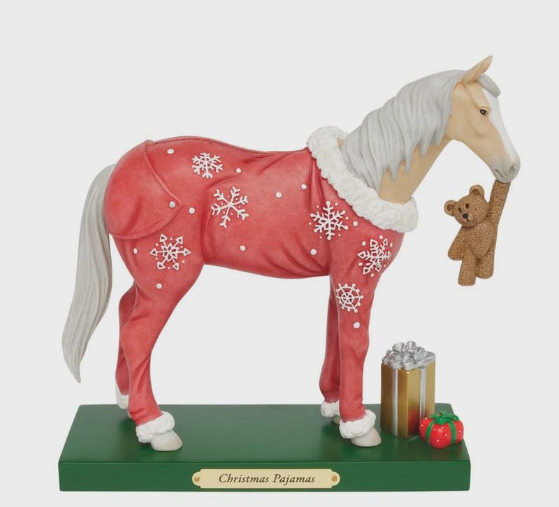 EP8481-TRAIL OF PP : Christmas Pajamas