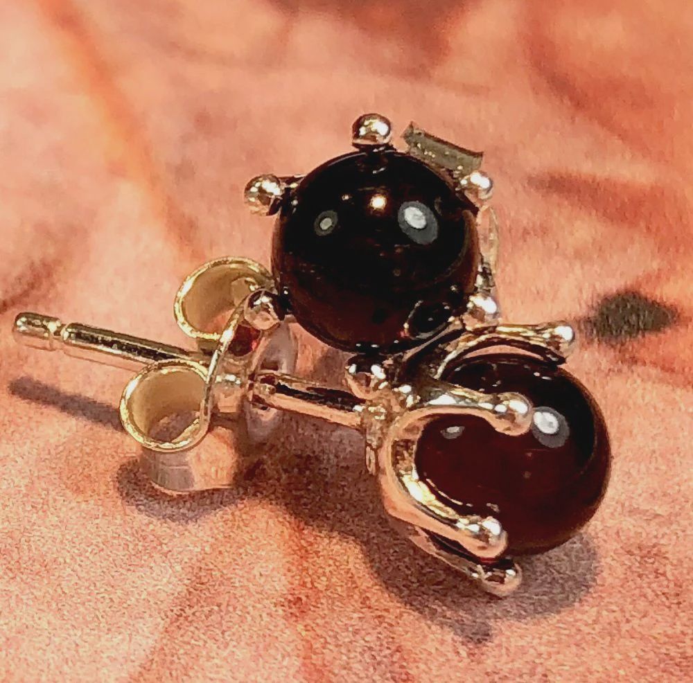 VS0563-Amber Ear