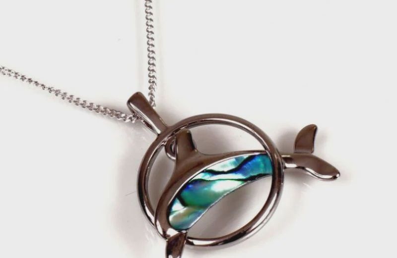 AX0148-Necklace : Dolphin in Circle (PP)