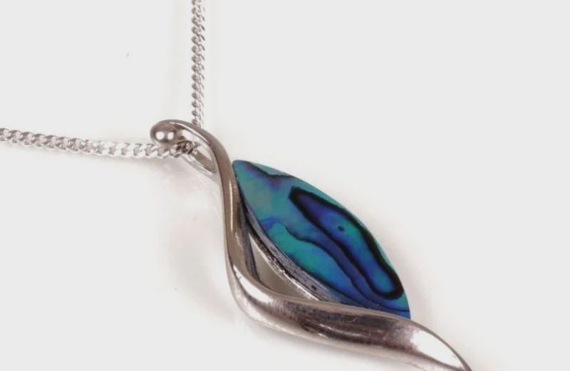 AX1058-Necklace : Egret (PP)