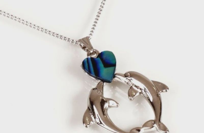 AX1056-Necklace : Kissing Dolphins (PP)