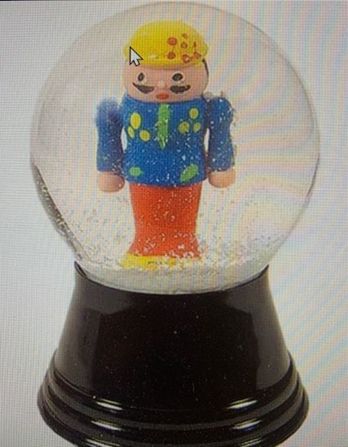 AT0286-Globe : Nutcracker - 2.5 in H