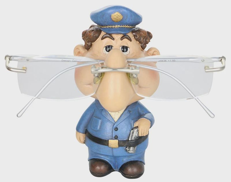 TS0004-Policeman : 4.5 in H