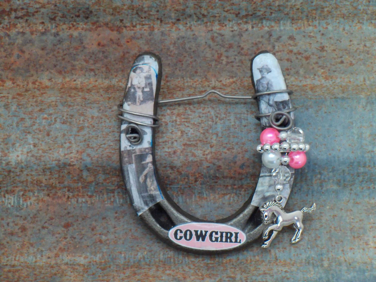 LH0008 - Little Lucky Horseshoe- Western Cowgirl