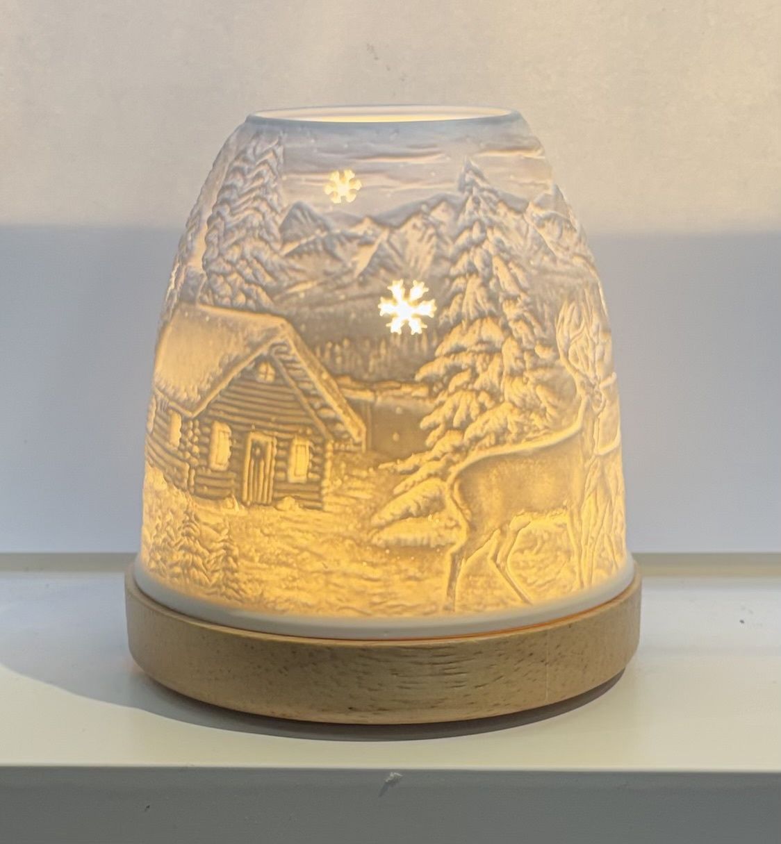HV0022 - Mini Tealight Igloo : Xmas Cabin